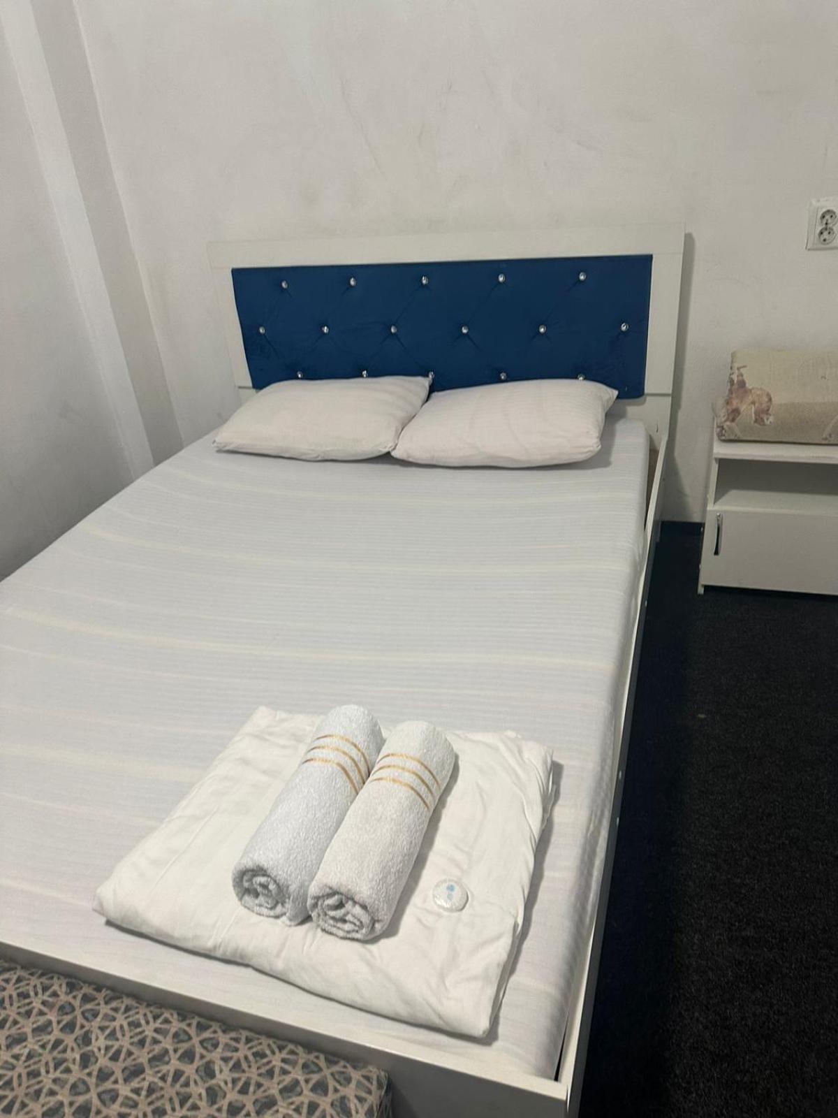 Пана Hotell Alma-Ata Exteriör bild