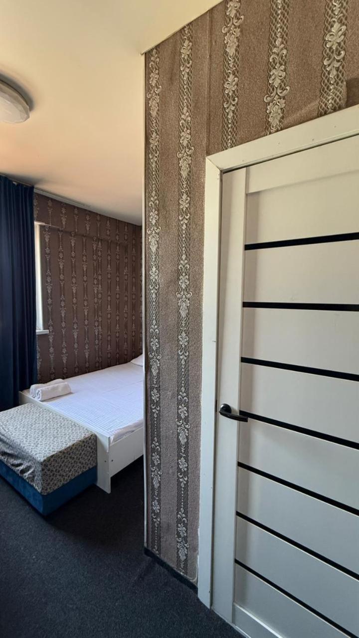 Пана Hotell Alma-Ata Exteriör bild