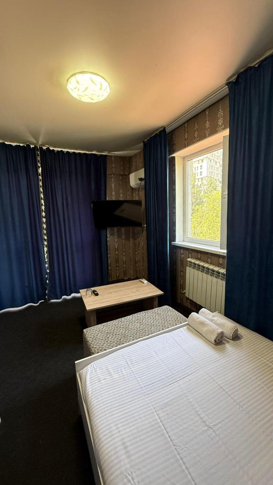 Пана Hotell Alma-Ata Exteriör bild
